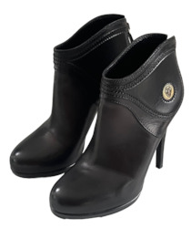 Internet only: Gucci Diana Hysteria Ankle Boots, Black.