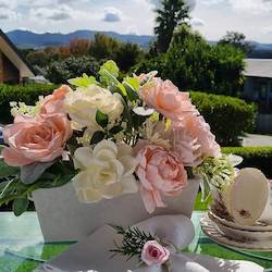 Flower: Stunning Peach and Ivory Roses Trough | Paper Flowers