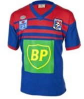 Sporting equipment: Newcastle Knights Courtside Singlets