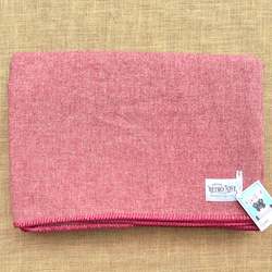 Linen - household: Beautiful Robinwul of Canterbury DOUBLE Pure Wool Blanket.