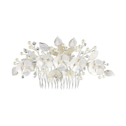 Raicho -  Soft White Silver Five Flower & Pearl Crystal Spray