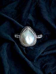 Jewellery: Pearl ring - Beaded Fleur