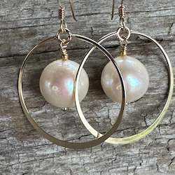 Jewellery: AA quality freshwater pearl earrings