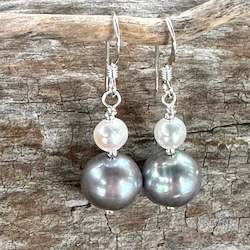 Jewellery: Freshwater pearl earrings