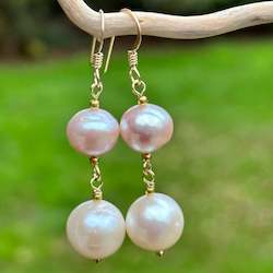 Jewellery: White and pink freshwater pearl earrings