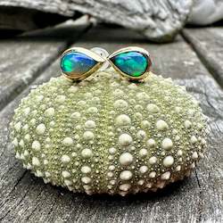 Jewellery: Australian crystal opal stud earrings