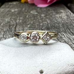 Jewellery: .40ct diamond ring