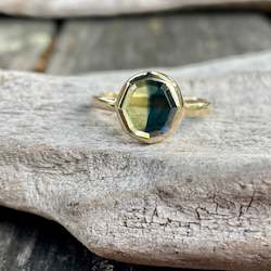 Jewellery: 9ct Gold Queensland Parti Sapphire Ring