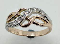 Jewellery: 9CT 11 Stone Diamond Ring L1926RW9D