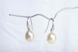Jewellery manufacturing: Dione Drop Earrings - Silver with Pink Pearls