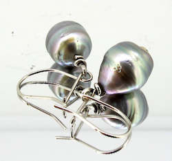 Jewellery: Black Pearl earrings