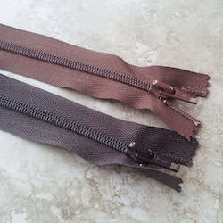 Leather good: 10 x  Mixed Brown Zips - 20cm