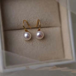 Gift: Simple Pearl Earrings