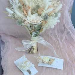 Gift: Cream& White Wedding