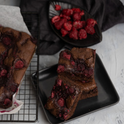 Bakery (with on-site baking): Raspberry & Chocolate (V/DF/EF)