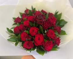 Florist: " Till the last petal falls " - with 1 artificial red rose