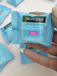 Internet only: Mini Makeup Remover Towelettes