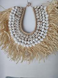 Frontpage: RAFFIA SHELL NECKLACE