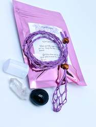 Box Sets: Crystal macrame net necklace with 3 stones.