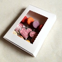 White cookie box for 14-16 cookies ($2.10pc x 25 units)