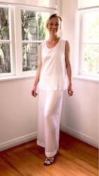 Bed wholesaling: White Pants and  White Top
