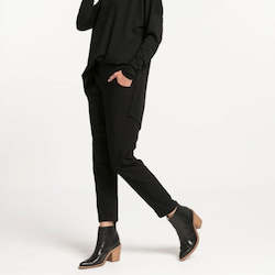 Womenswear: NES Section Pant