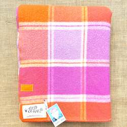 Linen - household: Copy of Pick of the day! Extra thick and soft vibrant SINGLE NZ wool blanket (WITH LABEL)