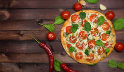 Luigis Pizza: Gourmet Margherita Pizza (Vegetarian)