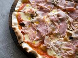 Luigis Pizza: Gourmet Ham & Cheese Pizza