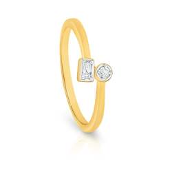 Jewellery: 9ct Yellow Gold Brilliant & Baguette Diamond Ring