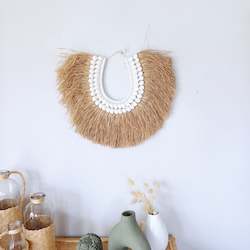 Furniture wholesaling: Natural Raffia Shell Necklace