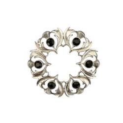 Jewellery: Thistle Wreath Plaid Brooch - Black