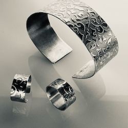 Kowhaiwhai silver long pattern cuff bracelet