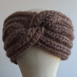 Handknitting - other than cardigan, pullover or similar: Ear Warmer with Twist - Chocolate