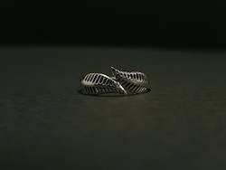 Clothing: 925 Sterling Silver Leaf Toe Ring