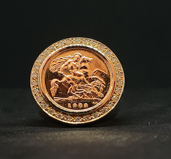 Clothing: 22ct Full Sovereign Ring With 34 Diamonds!