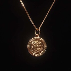 Clothing: 22ct Gold Full Sovereign Pendant