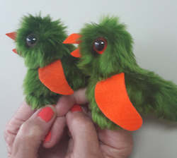 Pet: Two Little Kea Birds, Playing in the Snow (Finger Puppets & Rhyme Chart)
