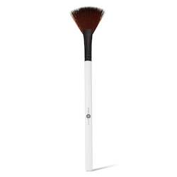 Face Brushes: Small Fan Brush