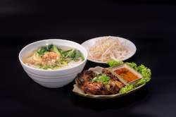 Rice Noodle Soup: NS9 - GRILLED LEMONGRASS CHICKEN FLAT RICE NOODLE