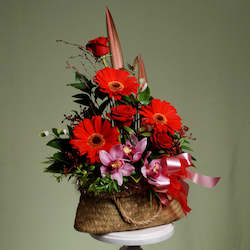 Arrangements: Kete with Red roses