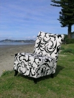 Blk/white embossed armless chair