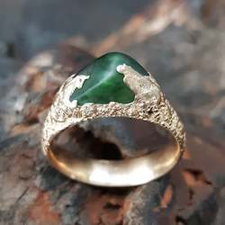 Pounamu Peak Ring ~ Size: 9/R+