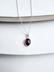 Jewellery: Garnet pendant - pointed