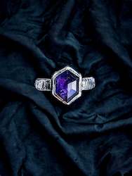 Jewellery: Amethyst hex ring - floral band