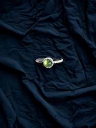 Jewellery: Peridot ring - dainty fleur