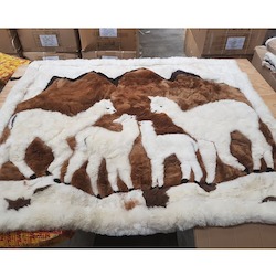 Alpaca Rugs: Auskin Alpaca Huacaya Family of 4 180*210cm