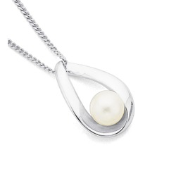 Sterling silver freshwater pearl pendant