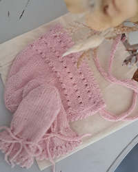 Baby wear: NZ made - Alpaca Bonnet and Mitten set