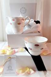 Gift: Colclough Matching Creamer & Sugar Bowl